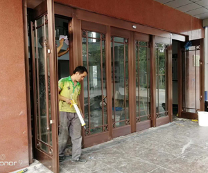 工程案例YB-济南交警大队纯铜玻璃门